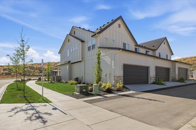 Building Photo - 6252 N Holly Spgs Ln