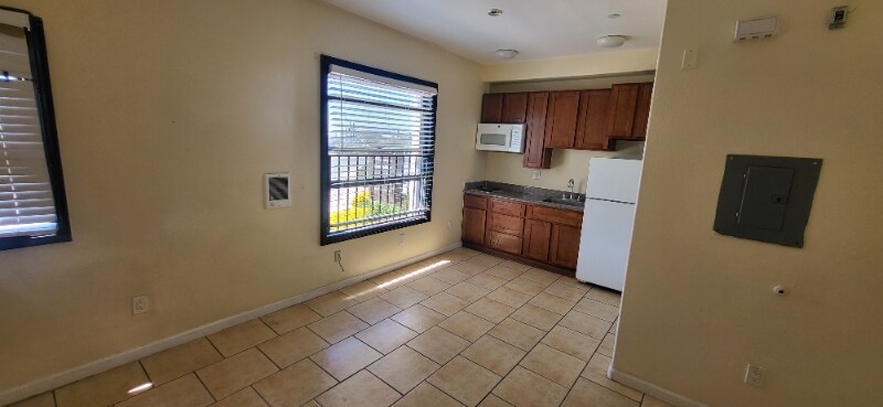 Building Photo - 30 W Beach St