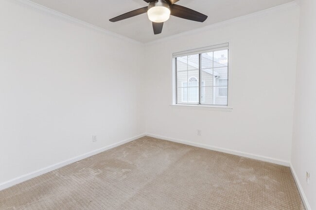 Building Photo - 3 Bed / 2.5 Bath townhome at the Cove in Redwood Shores with garage parking and EV charger. YouTu...