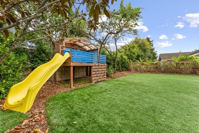 Building Photo - 200 Oak View Ln