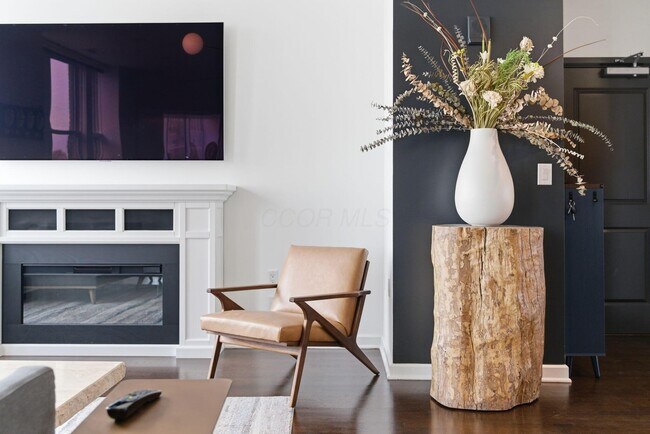 Building Photo - 145 N High St