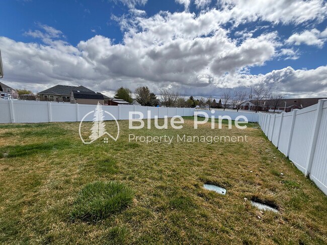 Building Photo - 2803 Mary Dr