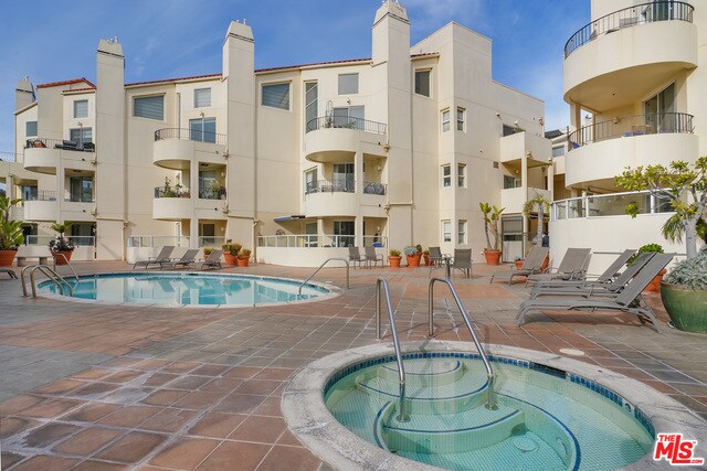 Building Photo - 245 Main St