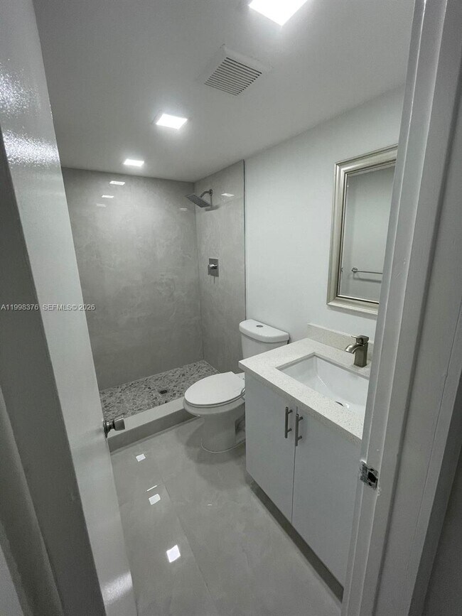 Building Photo - 9460 Tangerine Pl