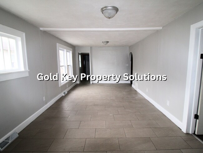 Building Photo - 3 BR 1 BA House Near Ascension Hospital (NO SECTION 8)