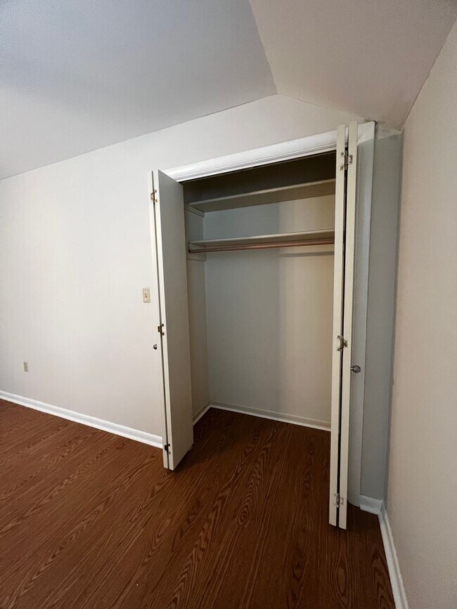 Building Photo - 75 Plymouth Cir