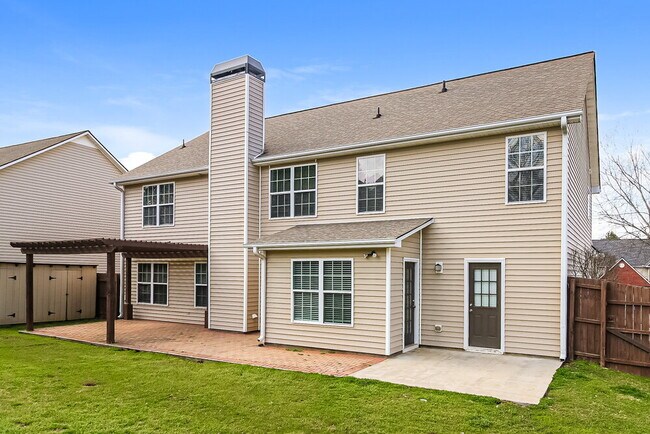 Building Photo - 1500 Riverbrooke Way NE