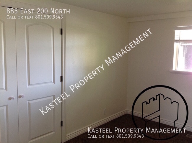 Building Photo - 885 E 200 N