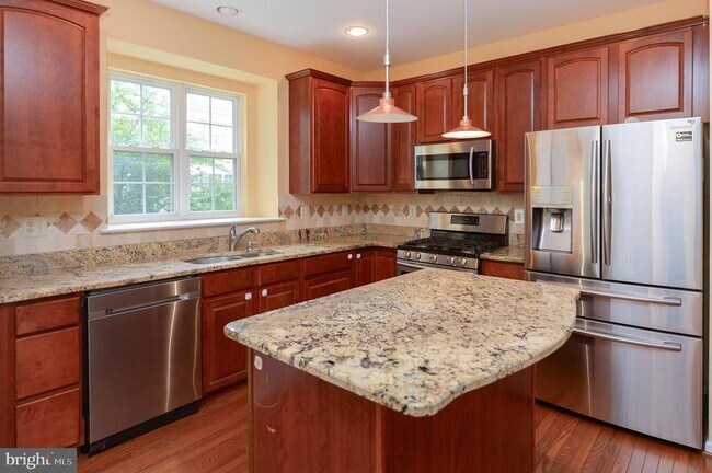 Building Photo - 200 Rolling Hill Dr