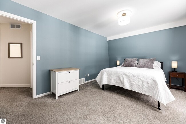 Building Photo - 1704 Comanche St