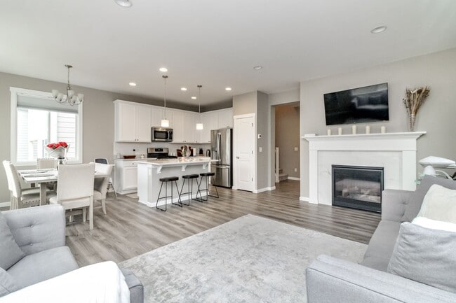 Building Photo - Beautiful 3 Bedroom 2.5 Bathroom Property