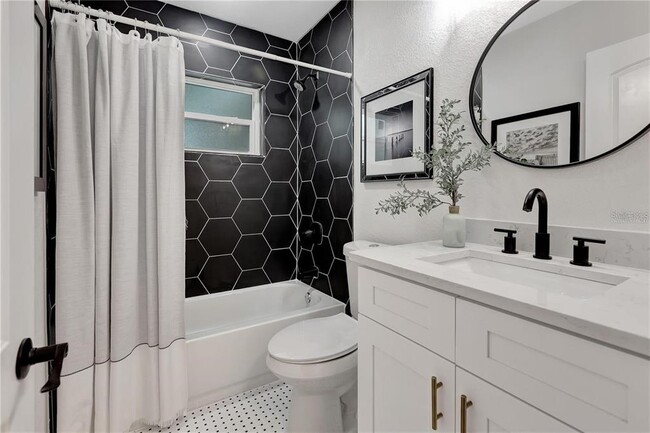 Building Photo - 6660 17th Ln N