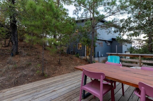 Building Photo - 326 Tahitian Dr