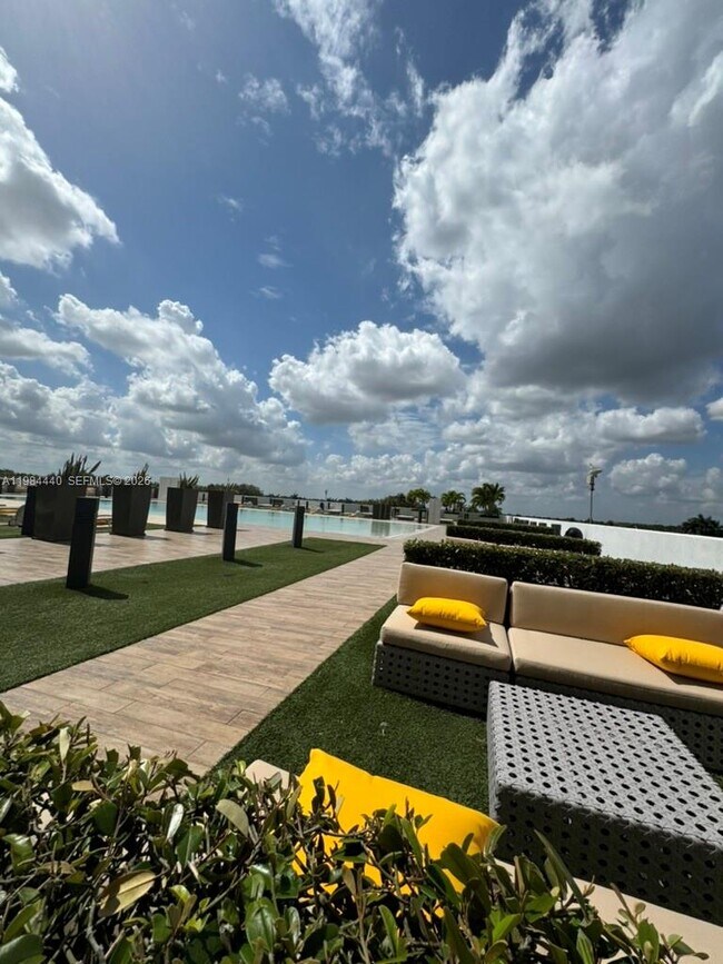 Building Photo - 5252 NW 85th Ave