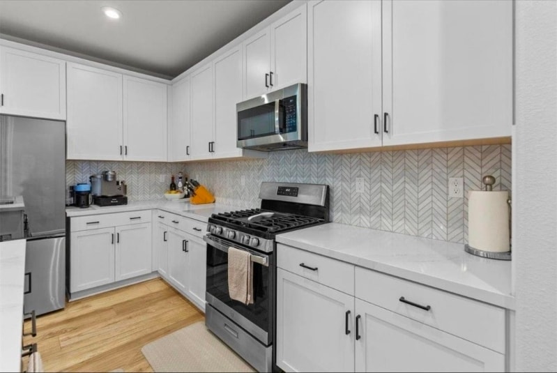 Building Photo - 2851 Ski Bch St