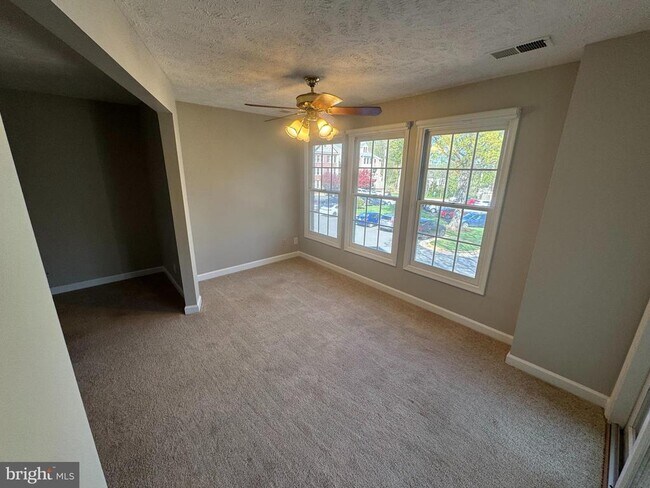 Building Photo - 3804 Ridge Knoll Ct