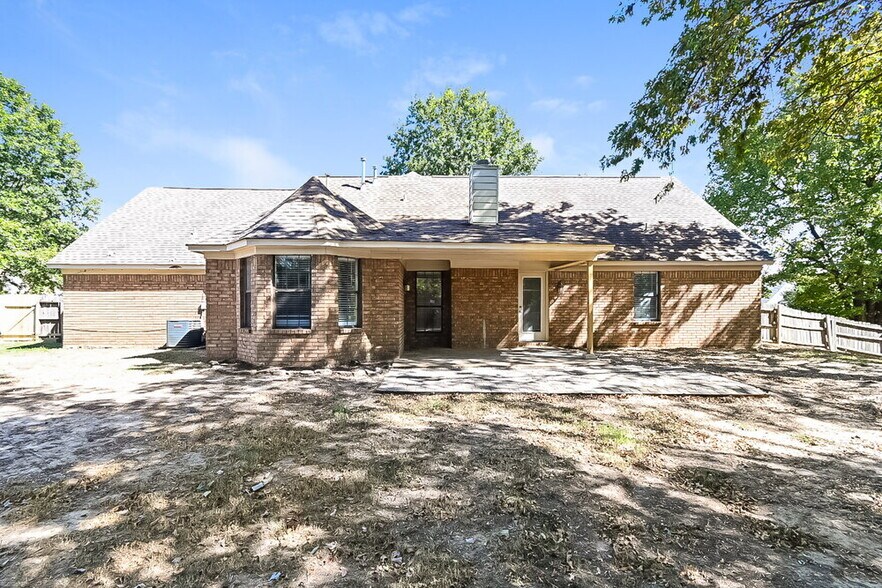 Building Photo - 185 Parkway Cove W