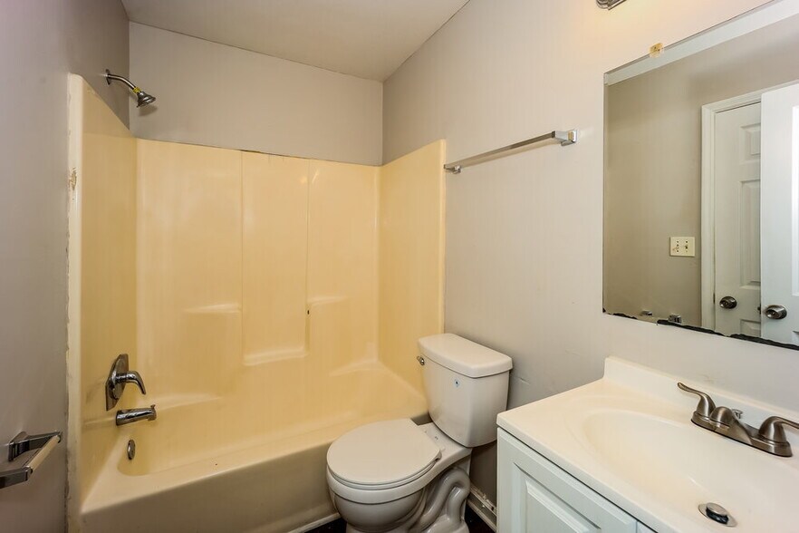 Building Photo - 8272 Canyon Forge Dr