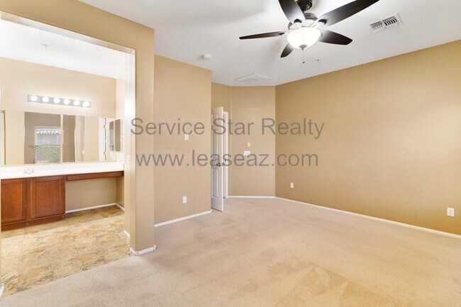 Building Photo - 978 E Corral St