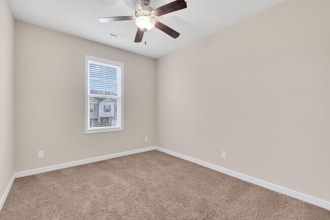 Building Photo - MOVE IN SPECIAL: 1st Months Rent free if l...