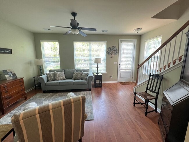 Building Photo - 3 Bedroom 4 Bath Townhouse in Bolton's Lan...