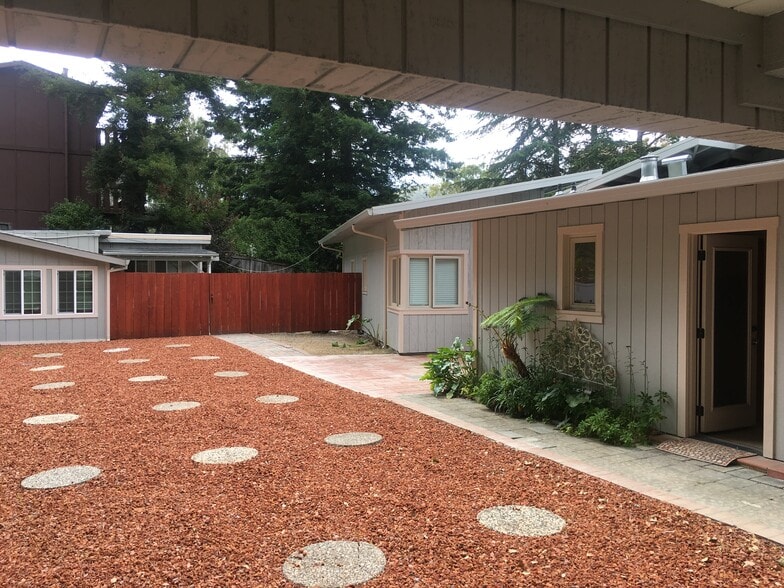 Rear patio - 330 Shoreline Hwy