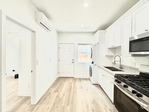 Building Photo - 351H2 - Oxnard | 2 Bed 1 Bath | Newly Reno...