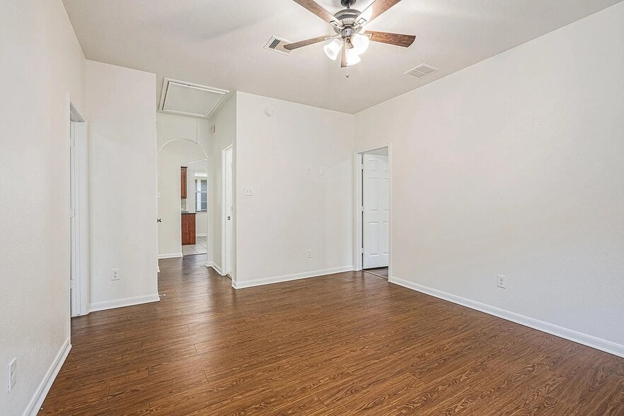 2nd Living Space - 7327 Boerne Creek Dr