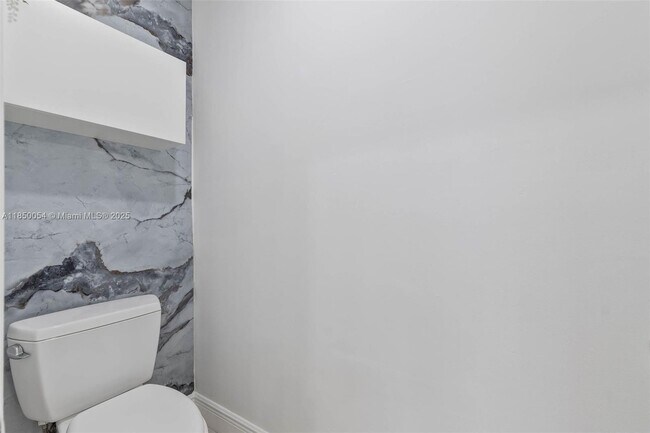 Building Photo - 9765 SW 155th Ct