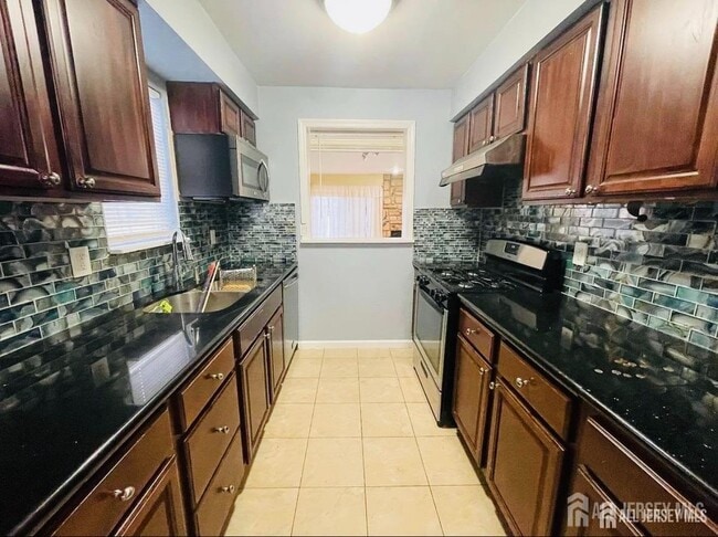 Building Photo - 94 Brewster Cir