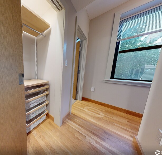 Building Photo - 114 Mount Auburn St