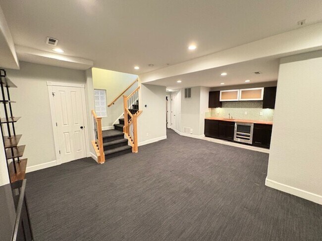 Building Photo - Wow - Lowry Stunner!  4 bed, 3.5 Bath, Fin...