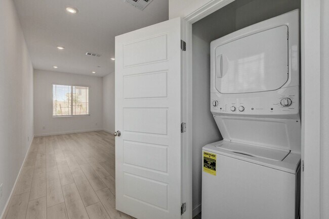 Building Photo - NEW NEXT GEN 4 Bedroom, 2 Story Home in CADENCE!