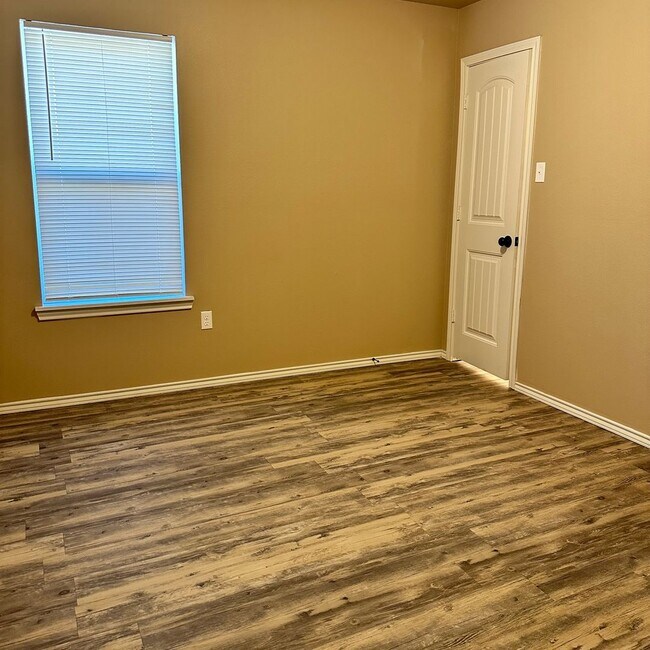 Building Photo - 1103 Preston Trails