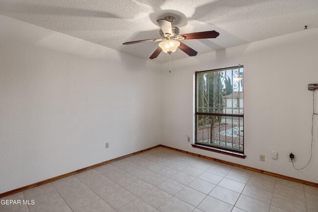 Building Photo - 11625 Cedar Crest Dr