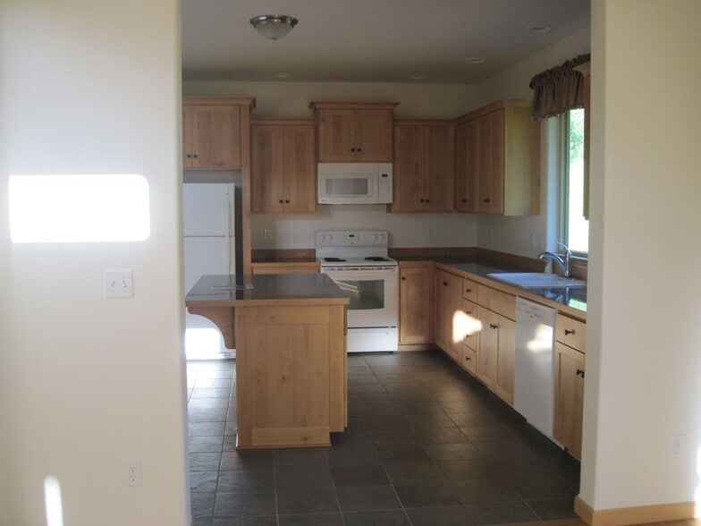 Building Photo - 1381 Mingo Mountain Rd