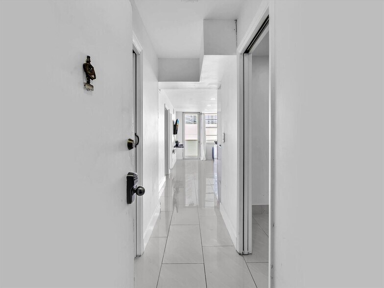 Primary Photo - 3725 S Ocean Dr