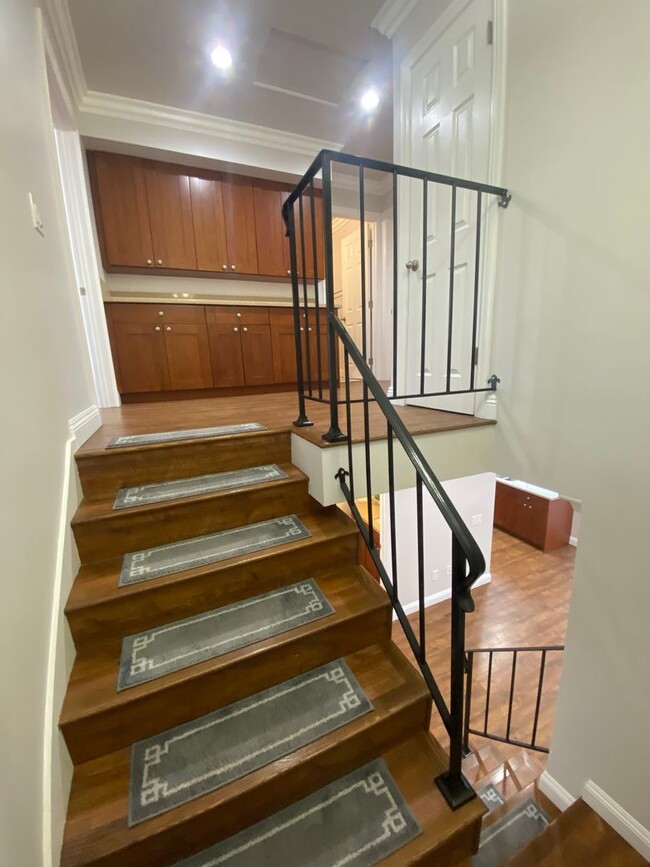 Building Photo - Luxurious 3 Bedroom Cypress Townhouse for ...