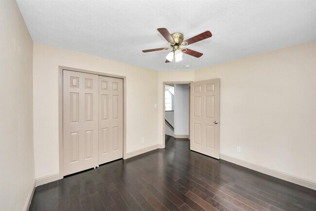Building Photo - 2030 Winding Hollow Dr