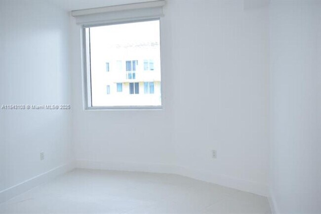 Building Photo - 3030 NE 188th St