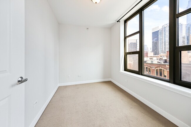 Building Photo - 200 N Jefferson St