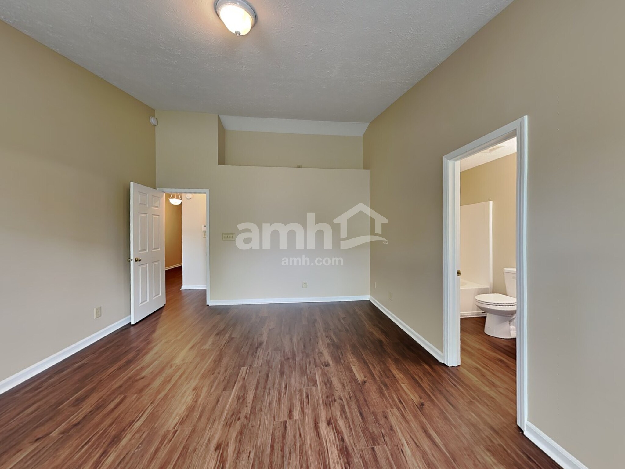 Building Photo - 7864 Fox Glen Dr