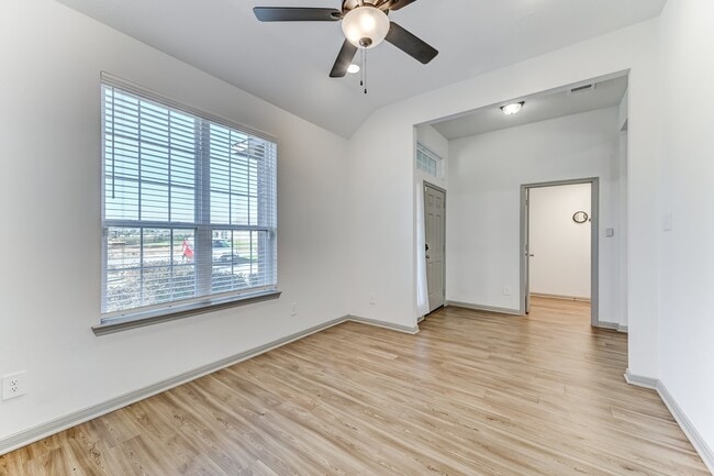 Building Photo - 204 Shoreview Dr