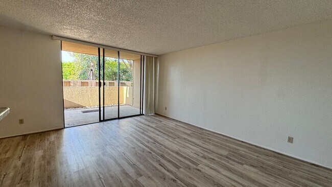 Building Photo - 1 bd with garage