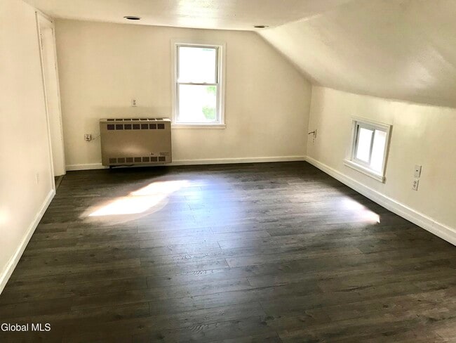 Building Photo - 13 Montcalm Street