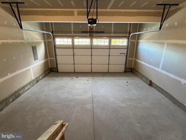 Building Photo - 33743 Catching Cv