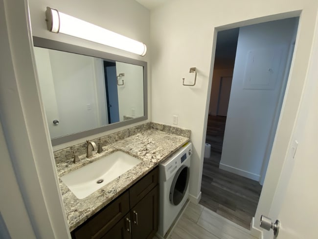 Building Photo - 2225 S Jasmine St