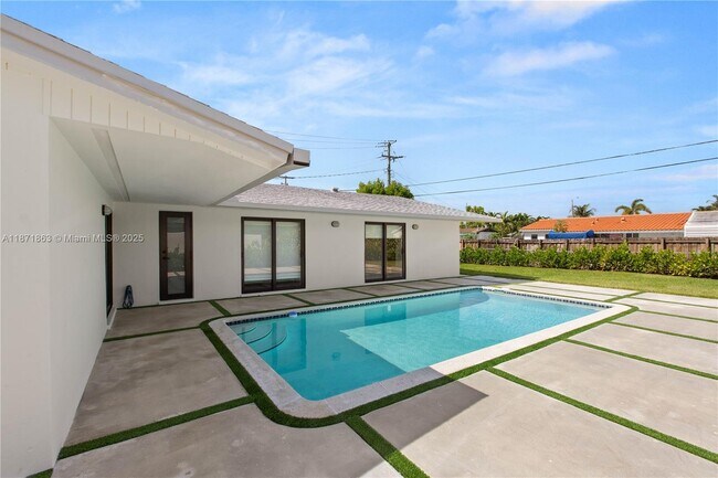 Building Photo - 6010 SW 108th Pl