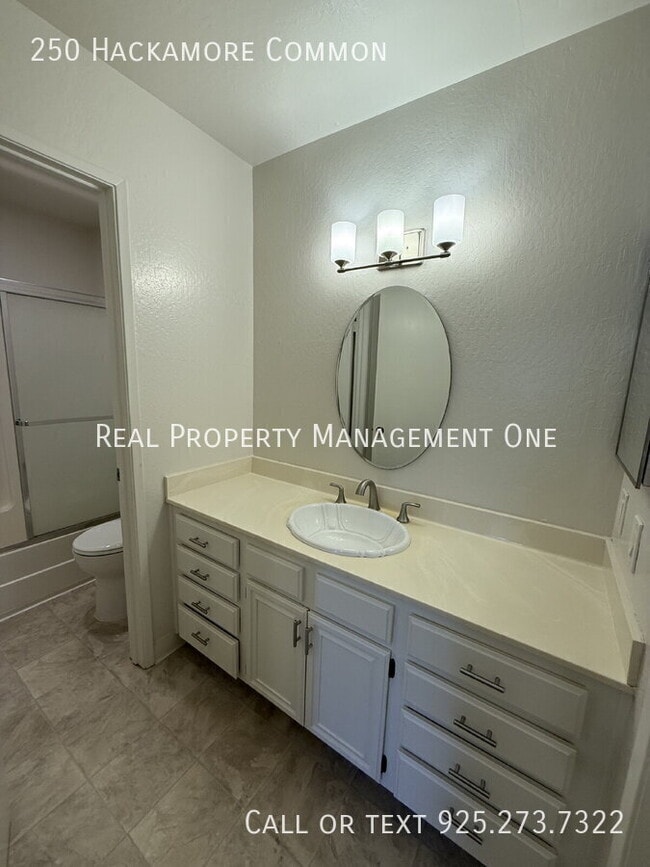 Building Photo - 250 Hackamore Common