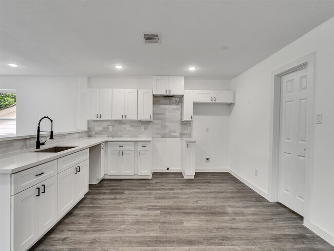 Building Photo - 6742 Madrid St